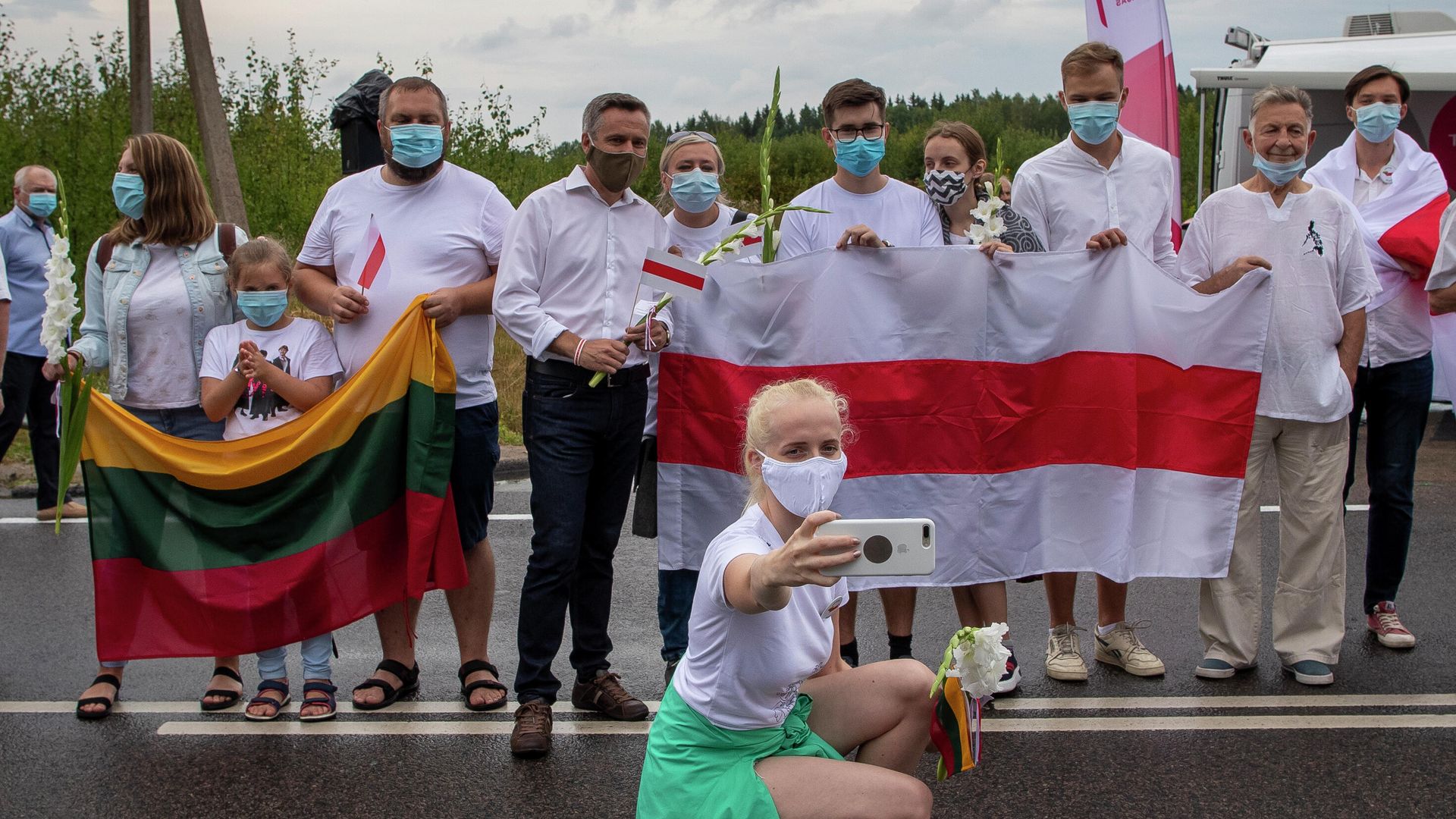 Участники акции в Литве в знак солидарности с протестами в Белоруссии Участники акции в Литве в знак солидарности с протестами в Белоруссии - РИА Новости, 1920, 09.09.2020