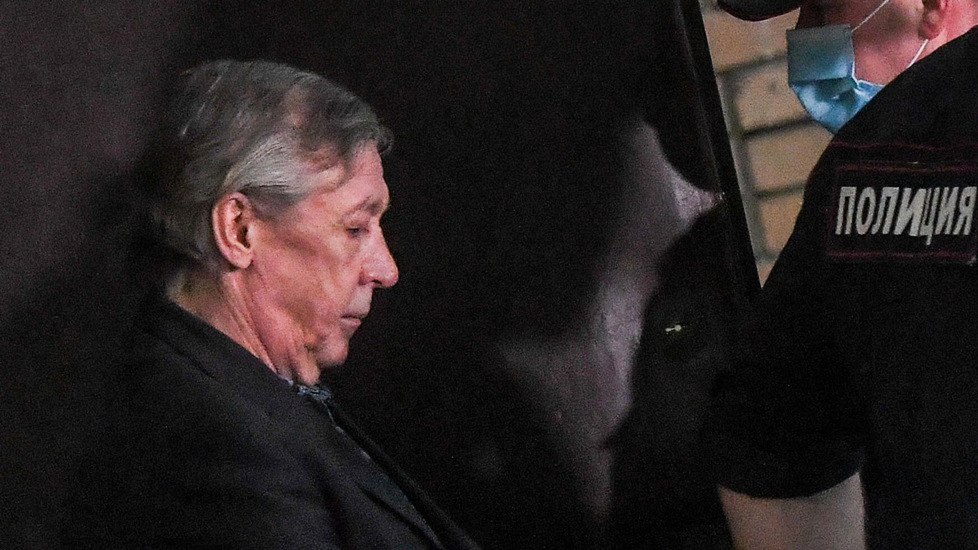 Актера Михаила Ефремова выводят из здания Пресненского суда города Москвы после оглашения приговора - РИА Новости, 1920, 14.09.2020