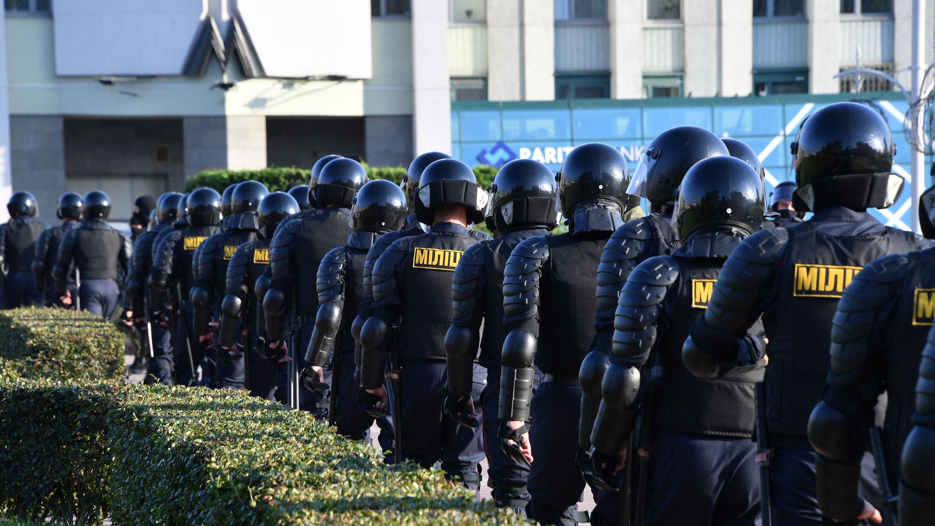 Сотрудники правоохранительных органов во время протестной акции на площади Независимости в Минске Сотрудники правоохранительных органов во время протестной акции на площади Независимости в Минске - РИА Новости, 1920, 11.09.2020