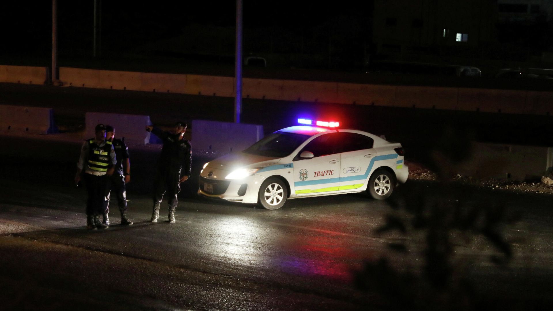 Полиция Иордании перекрыла шоссе между столицей страны Амманом и городом Эз-Зарка Полиция Иордании перекрыла шоссе между столицей страны Амманом и городом Эз-Зарка - РИА Новости, 1920, 11.09.2020