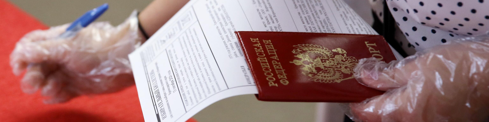 Досрочное голосование на избирательном участке в Краснодаре Досрочное голосование на избирательном участке в Краснодаре - РИА Новости, 1920, 13.09.2020