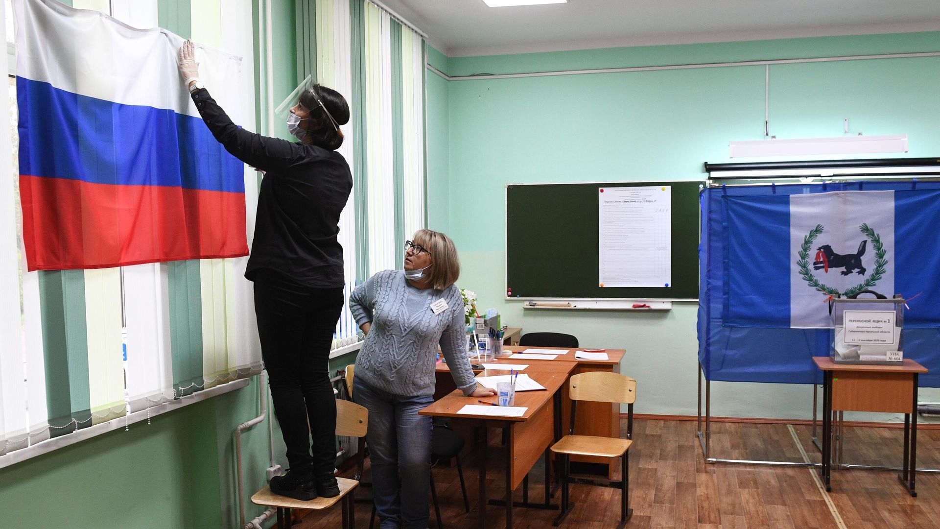 Подготовка избирательного участка к голосованию Подготовка избирательного участка к голосованию - РИА Новости, 1920, 17.05.2022