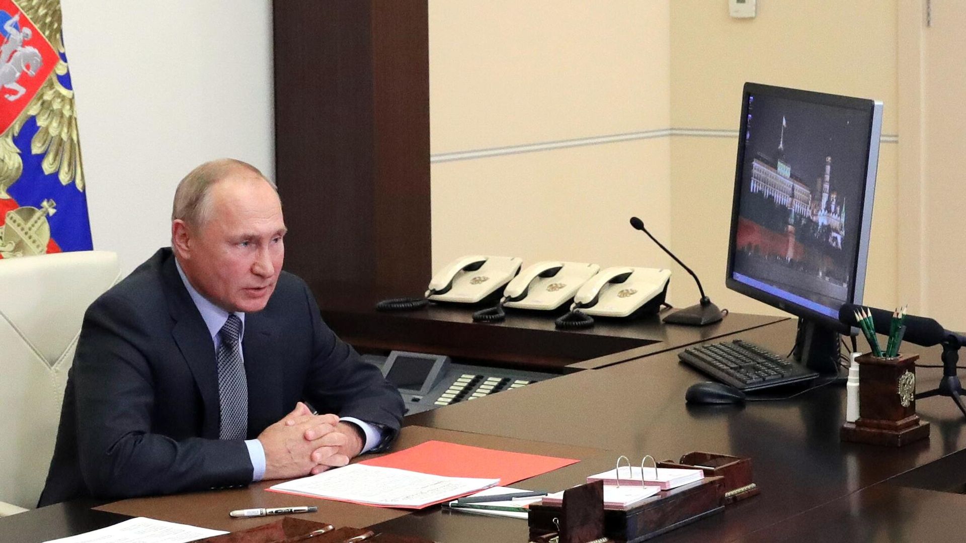 Президент РФ Владимир Путин проводит оперативное совещание с постоянными членами Совета безопасности РФ Президент РФ Владимир Путин проводит оперативное совещание с постоянными членами Совета безопасности РФ - РИА Новости, 1920, 11.09.2020