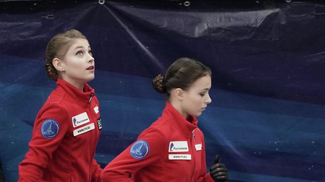 Алена Косторная, Анна Щербакова и Камила Валиева Алена Косторная, Анна Щербакова и Камила Валиева