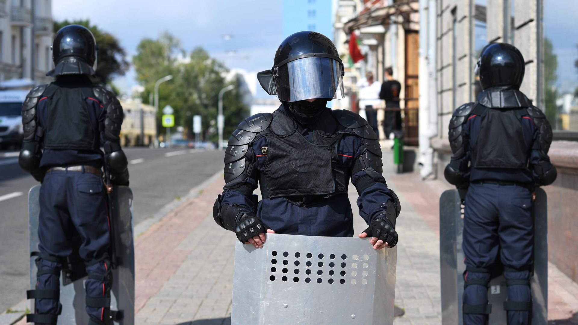 Сотрудники правоохранительных органов перед началом несанкционированной акции оппозиции в Минске Сотрудники правоохранительных органов перед началом несанкционированной акции оппозиции в Минске - РИА Новости, 1920, 18.08.2021