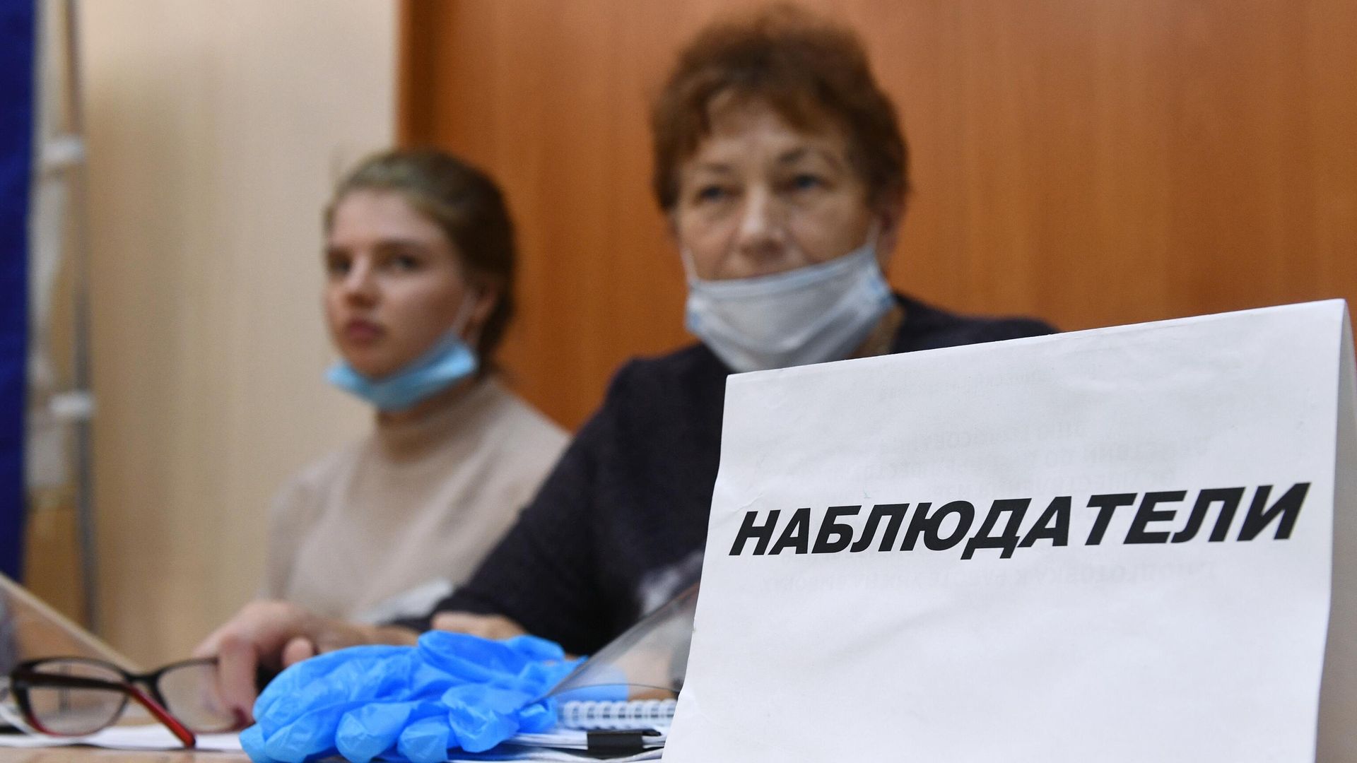 Наблюдатели на избирательном участке Наблюдатели на избирательном участке - РИА Новости, 1920, 22.07.2021