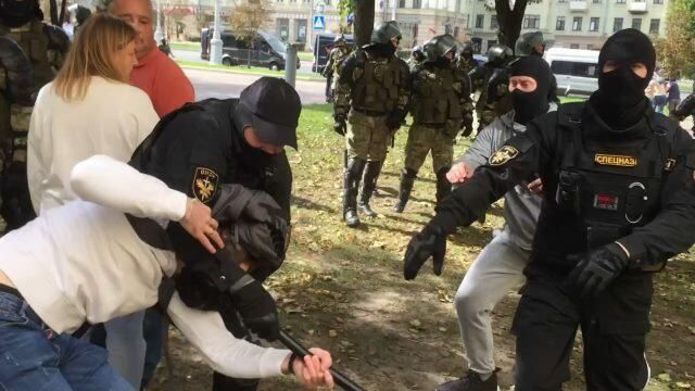 На акции протеста в Минске начались задержания На акции протеста в Минске начались задержания - РИА Новости, 1920, 13.09.2020