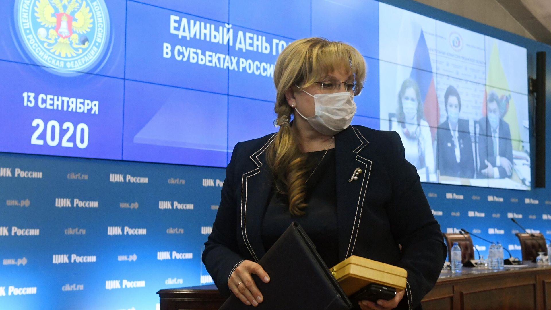 Председатель Центральной избирательной комиссии РФ Элла Памфилова в информационном центре Центральной избирательной комиссии РФ в Москве Председатель Центральной избирательной комиссии РФ Элла Памфилова в информационном центре Центральной избирательной комиссии РФ в Москве - РИА Новости, 1920, 13.09.2020