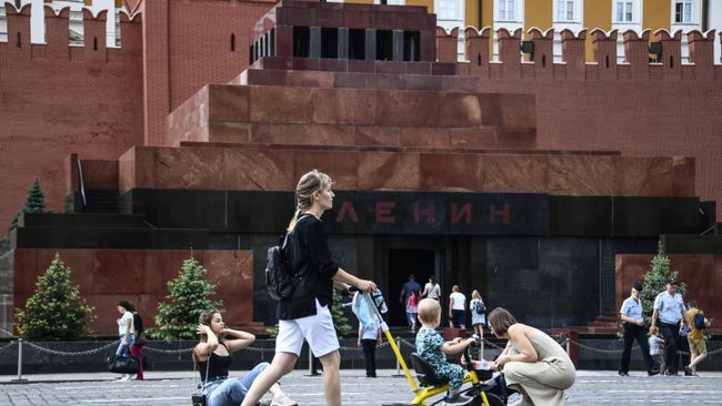 Мавзолей открылся для посетителей Мавзолей открылся для посетителей