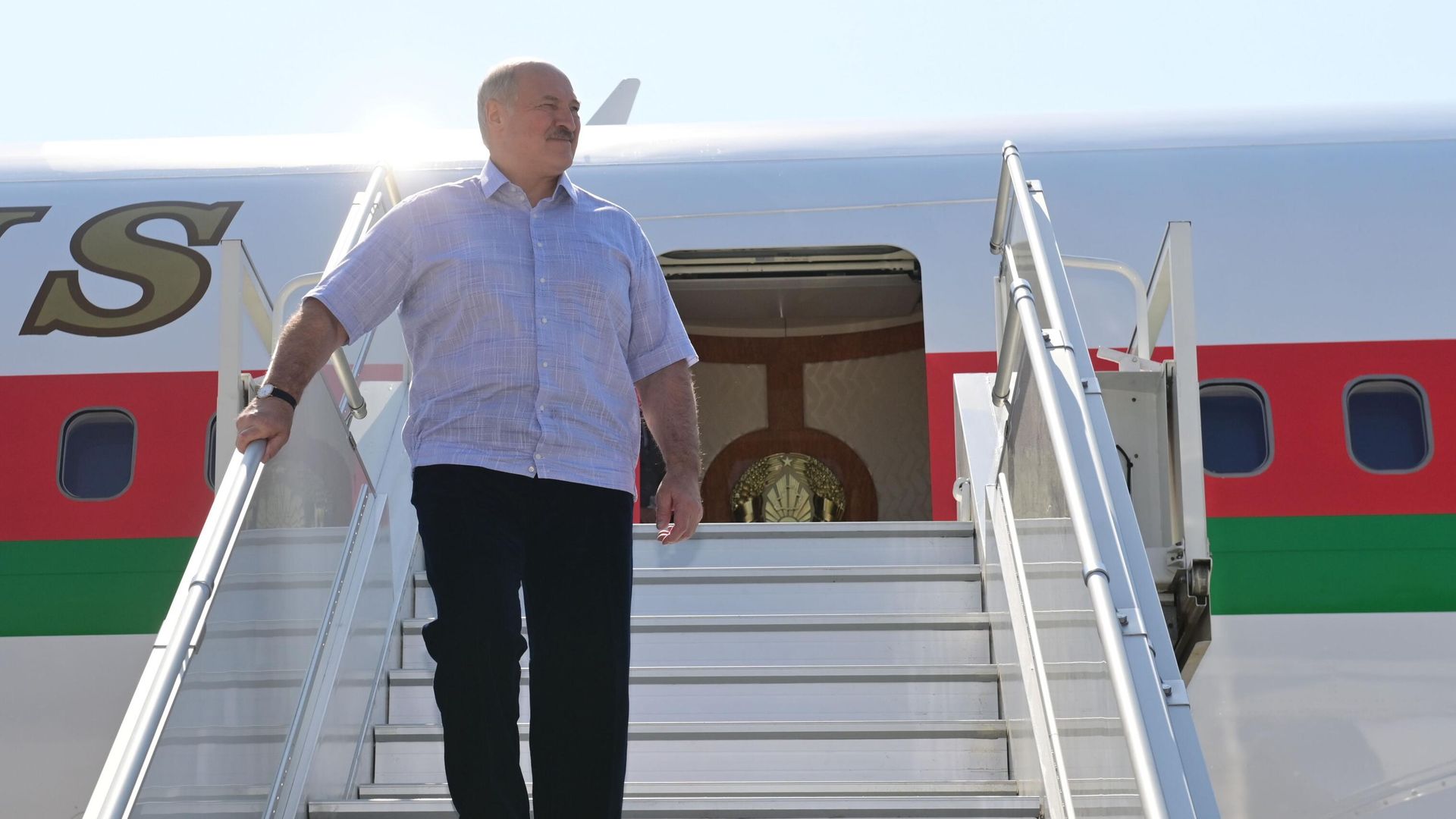 Президент Белоруссии Александр Лукашенко в аэропорту Сочи - РИА Новости, 1920, 14.09.2020
