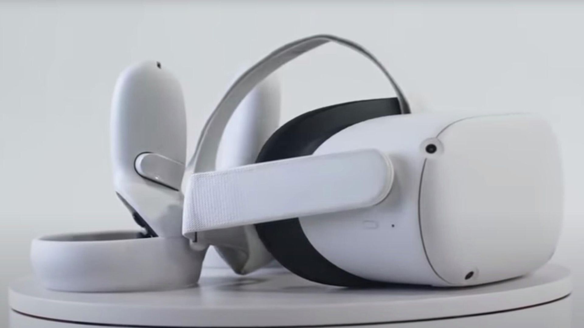 Шлем виртуальной реальности Oculus Quest 2 Шлем виртуальной реальности Oculus Quest 2 - РИА Новости, 1920, 14.09.2020