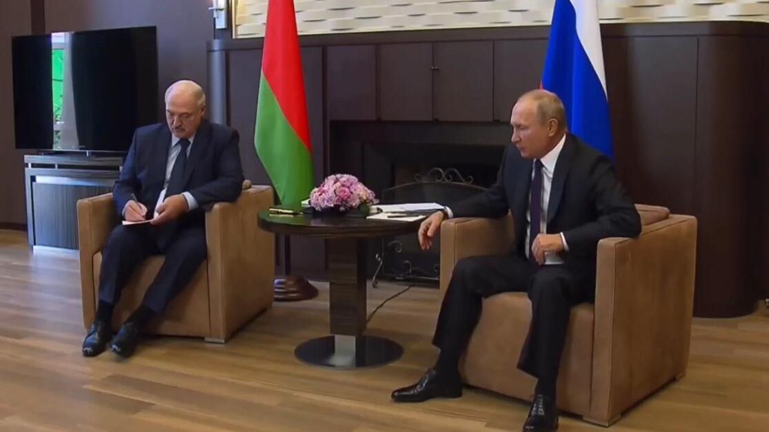 Президент РФ Владимир Путин и президент Белоруссии Александр Лукашенко во время встречи (стоп-кадр видео) Президент РФ Владимир Путин и президент Белоруссии Александр Лукашенко во время встречи (стоп-кадр видео) - РИА Новости, 1920, 16.09.2020
