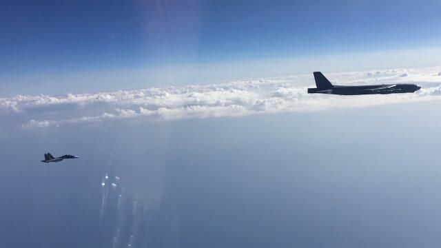 Кадры перехвата бомбардировщиков ВВС США над Черным морем Кадры перехвата бомбардировщиков ВВС США над Черным морем - РИА Новости, 1920, 14.09.2020