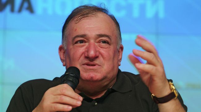 Шаварш Карапетян после специального показа документального фильма Пловец в рамках проекта Олимпийские встречи РИА Новости Шаварш Карапетян после специального показа документального фильма Пловец в рамках проекта Олимпийские встречи РИА Новости