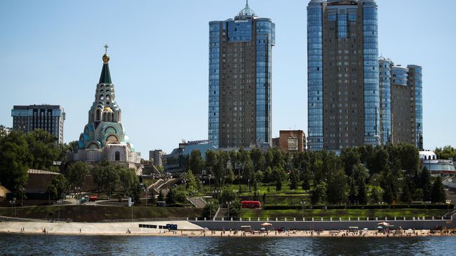 Вид на Самару с реки Волга. Слева - собор Софии Премудрости Божией Вид на Самару с реки Волга. Слева - собор Софии Премудрости Божией