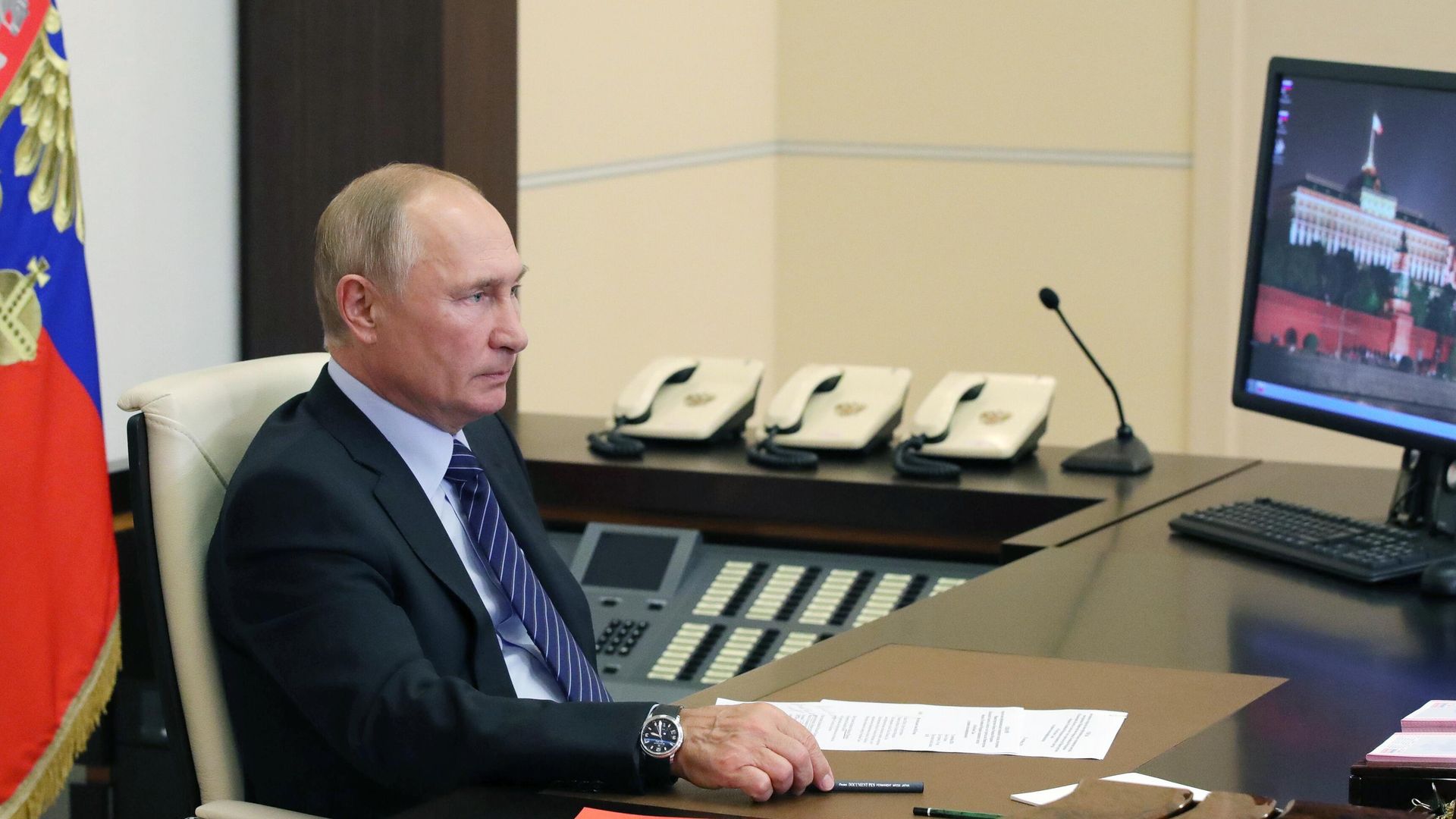 Президент РФ Владимир Путин проводит видеоконференцию по случаю открытия медицинских центров Минобороны для лечения пациентов с COVID-19 Президент РФ Владимир Путин проводит видеоконференцию по случаю открытия медицинских центров Минобороны для лечения пациентов с COVID-19 - РИА Новости, 1920, 15.09.2020