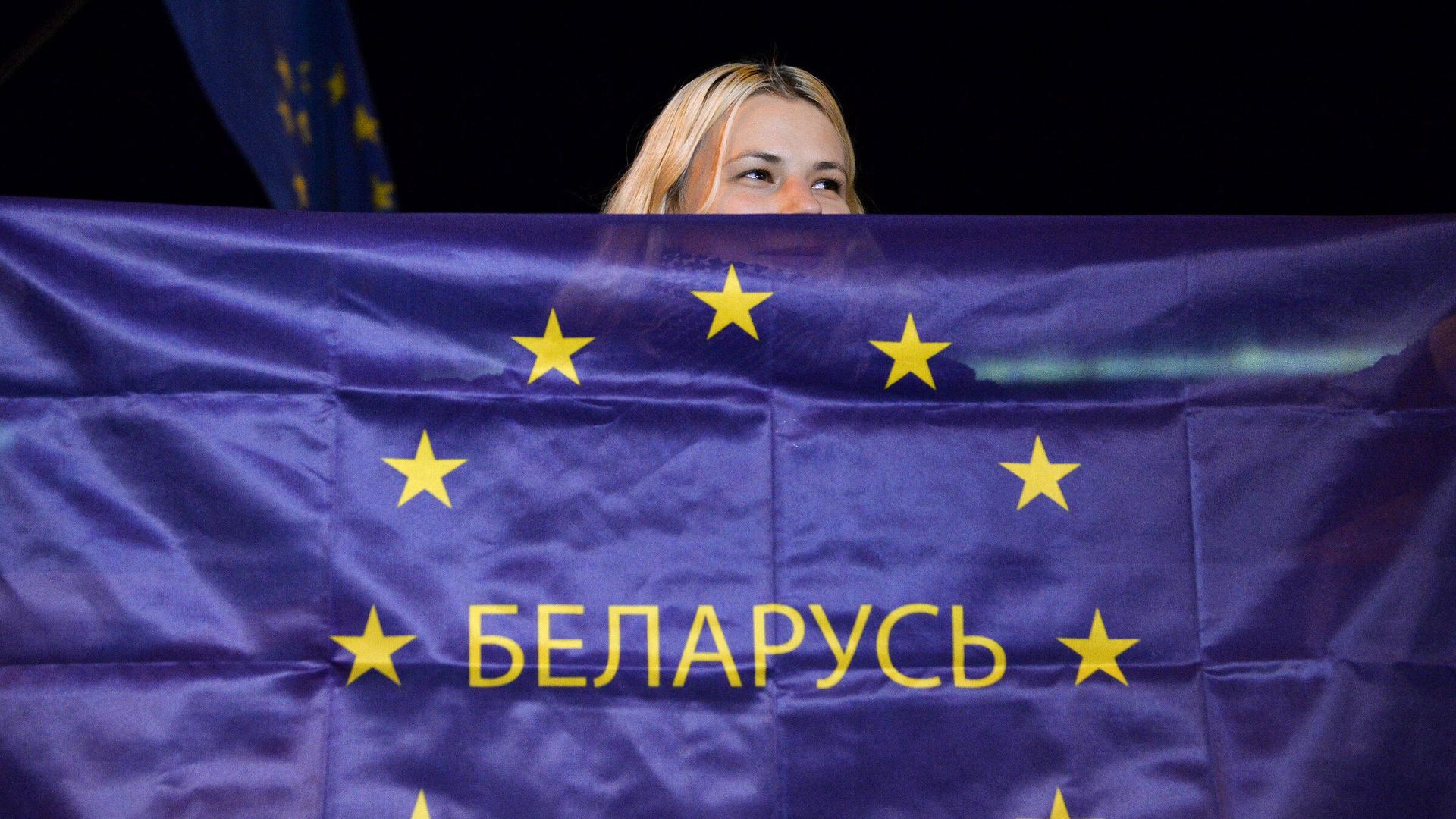 Девушка с флагом ЕС и надписью Беларусь в Минске Девушка с флагом ЕС и надписью Беларусь в Минске - РИА Новости, 1920, 15.09.2020