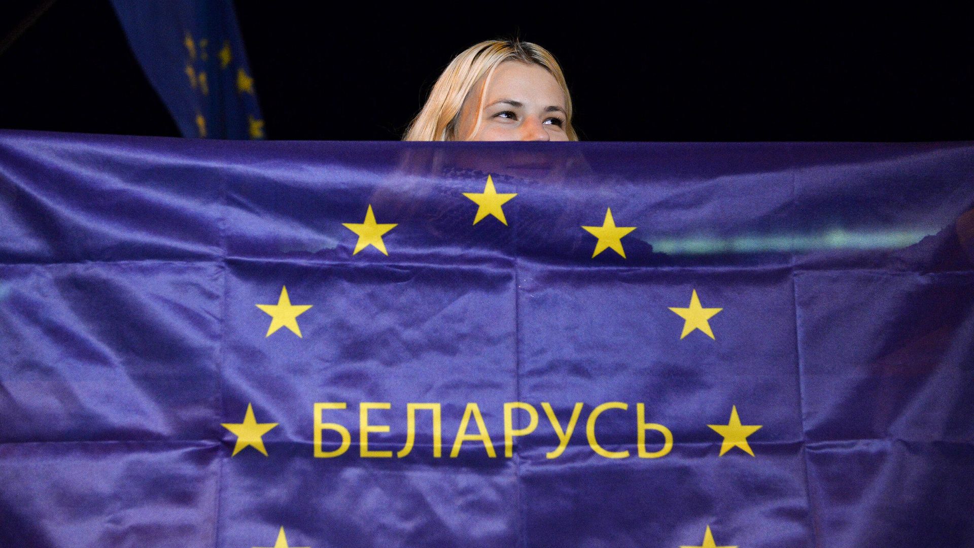 Девушка с флагом ЕС и надписью Беларусь в Минске Девушка с флагом ЕС и надписью Беларусь в Минске - РИА Новости, 1920, 15.09.2020