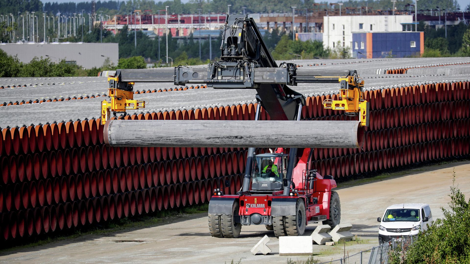 Трубы для строительства газопровода Nord Stream 2 на площадке в порту Мукран, Германия Трубы для строительства газопровода Nord Stream 2 на площадке в порту Мукран, Германия - РИА Новости, 1920, 30.09.2020