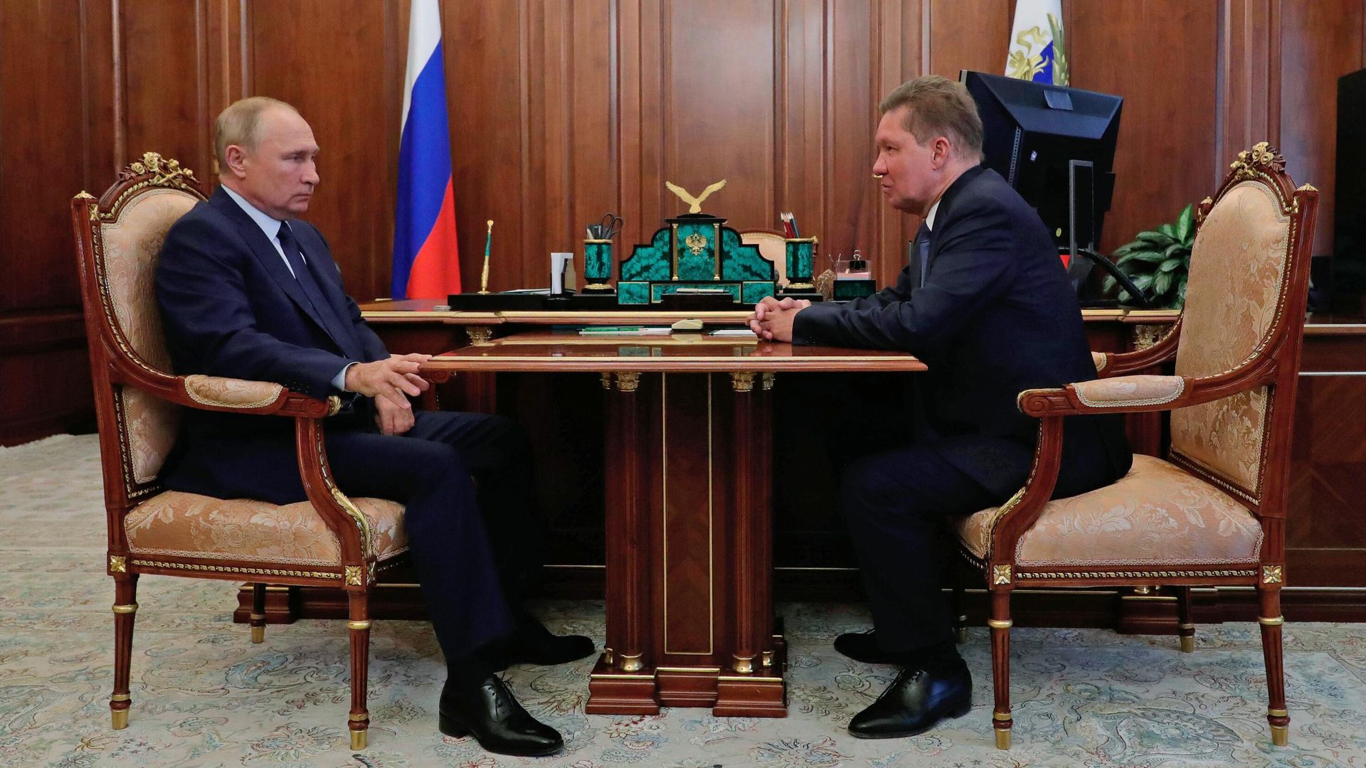  Президент РФ Владимир Путин и председатель правления ПАО Газпром Алексей Миллер во время встречи - РИА Новости, 1920, 16.09.2020