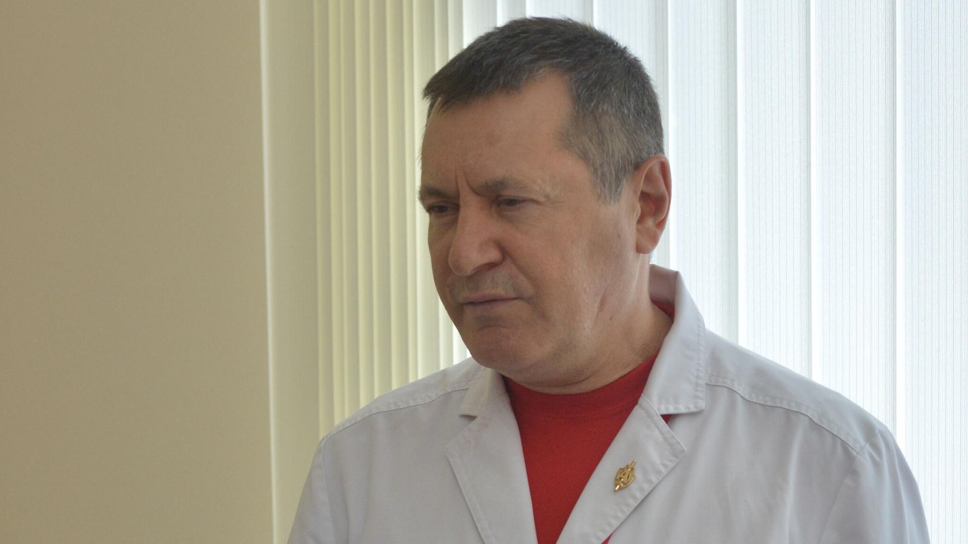 Начальник кардиохирургического центра военного госпиталя имени А.А.Вишневского, заслуженный врач РФ, доктор медицинских наук Александр Лищук Начальник кардиохирургического центра военного госпиталя имени А.А.Вишневского, заслуженный врач РФ, доктор медицинских наук Александр Лищук - РИА Новости, 1920, 21.09.2020