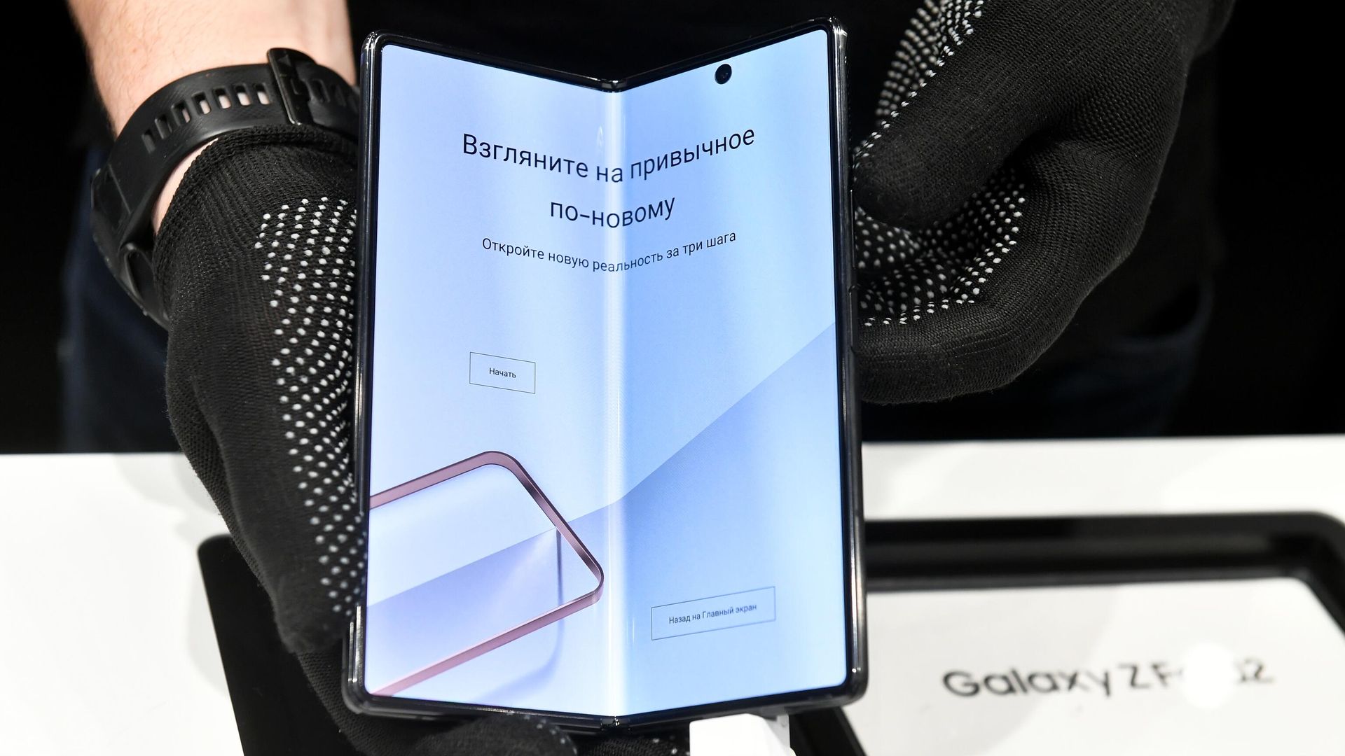 Новый смартфон с гибким экраном Samsung Galaxy Z Fold2 - РИА Новости, 1920, 23.03.2021