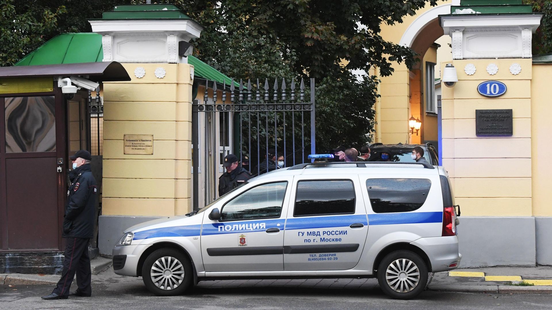 Полицейский автомобиль у резиденции посла США в России Полицейский автомобиль у резиденции посла США в России - РИА Новости, 1920, 26.07.2021