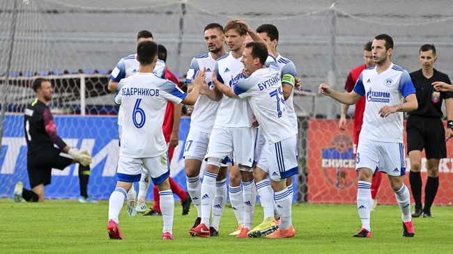 Футболисты Волгаря в матче ФНЛ