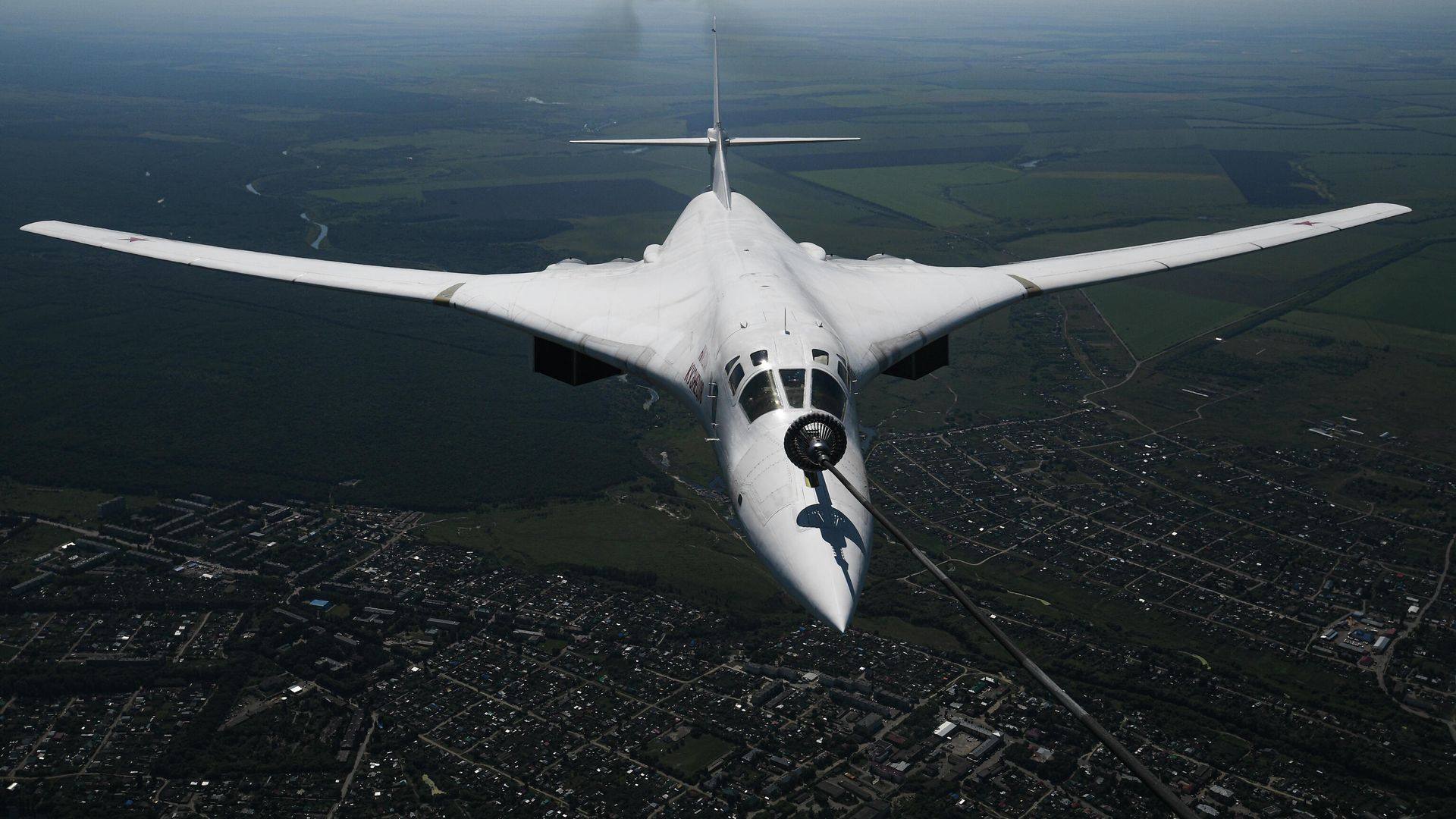 Стратегический бомбардировщик-ракетоносец Ту-160 Стратегический бомбардировщик-ракетоносец Ту-160 - РИА Новости, 1920, 30.12.2020