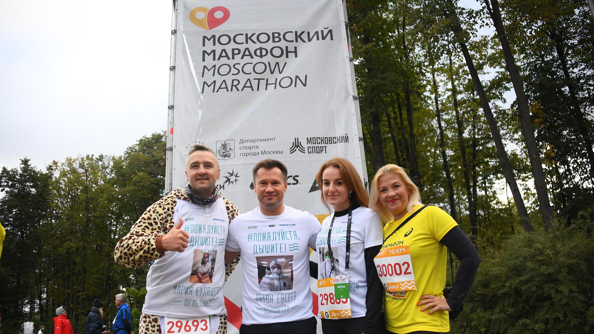 Четырехкратный Олимпийский чемпион, гимнаст Алексей Немов поддержал акцию Пожалуйста, дышите! на Московском марафоне Четырехкратный Олимпийский чемпион, гимнаст Алексей Немов поддержал акцию Пожалуйста, дышите! на Московском марафоне - РИА Новости, 1920, 20.09.2020