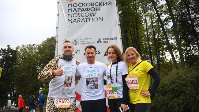 Четырехкратный Олимпийский чемпион, гимнаст Алексей Немов поддержал акцию Пожалуйста, дышите! на Московском марафоне