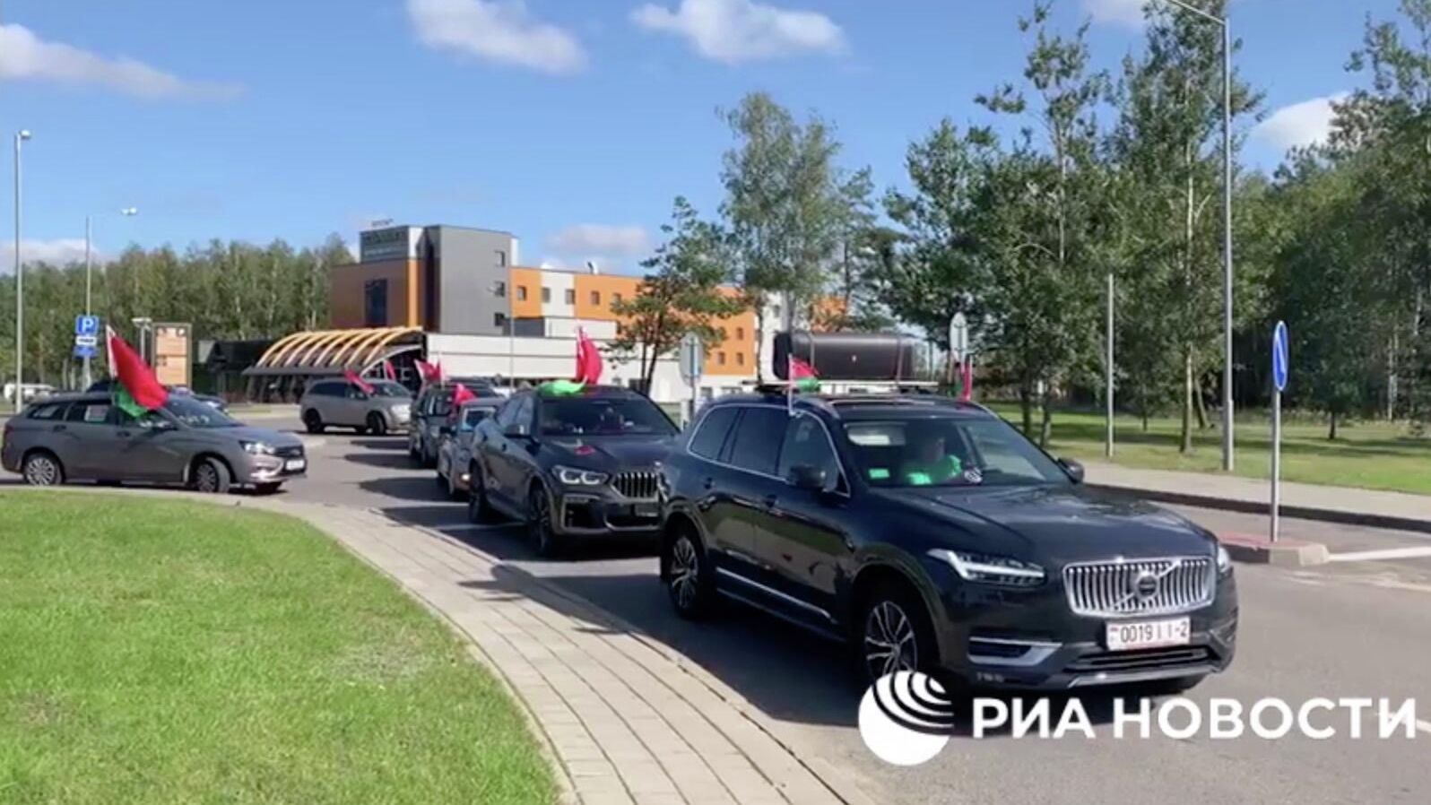 Автопробег сторонников действующего президента Белоруссии Александра Лукашенко в Минске Автопробег сторонников действующего президента Белоруссии Александра Лукашенко в Минске - РИА Новости, 1920, 31.10.2020