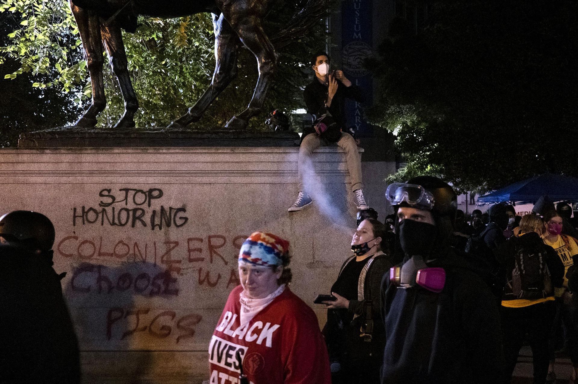 Участники акции протеста в городском парке South Park Blocks в Портленде Участники акции протеста в городском парке South Park Blocks в Портленде - РИА Новости, 1920, 07.04.2021