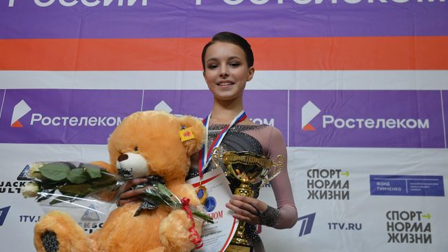 Анна Щербакова, занявшая 1-е место в женском одиночном катании на I этапе Кубка России