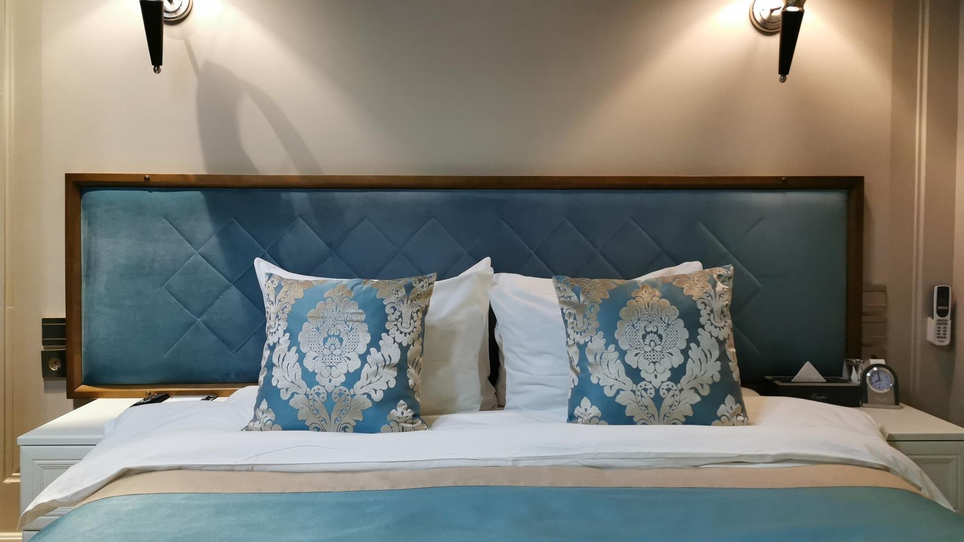 Кровать в номере 239 в гостинице Xander Hotel в Томске Кровать в номере 239 в гостинице Xander Hotel в Томске - РИА Новости, 1920, 22.10.2020