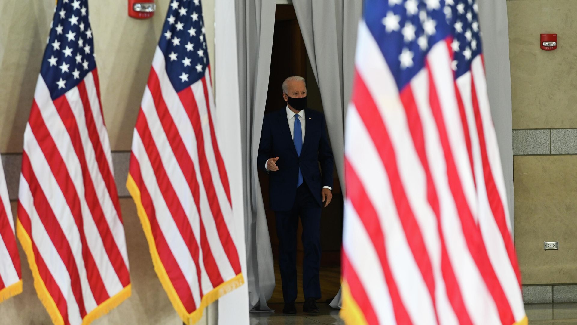 Кандидат в президенты США от Демократической партии и бывший вице-президент Джо Байден в Национальном центре Конституции в Филадельфии Кандидат в президенты США от Демократической партии и бывший вице-президент Джо Байден в Национальном центре Конституции в Филадельфии - РИА Новости, 1920, 22.09.2020