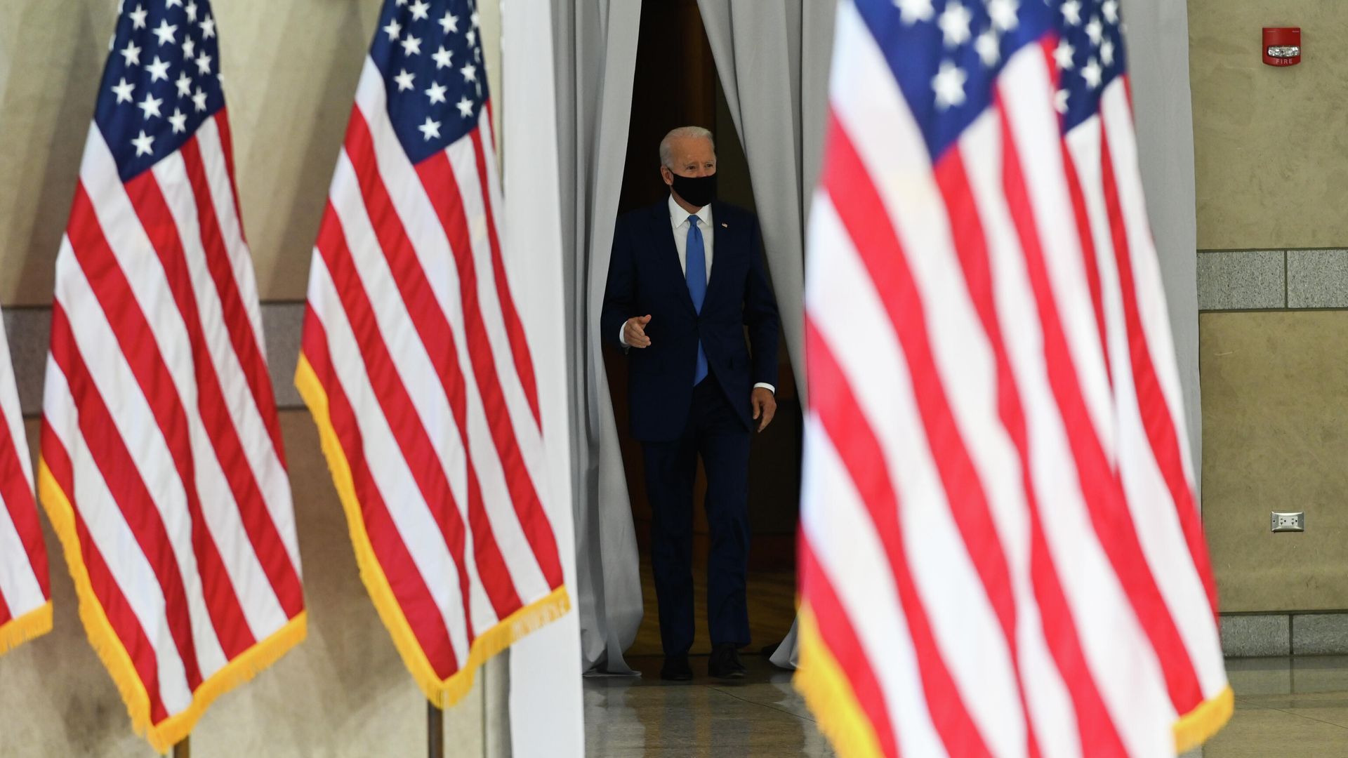 Кандидат в президенты США от Демократической партии и бывший вице-президент Джо Байден в Национальном центре Конституции в Филадельфии Кандидат в президенты США от Демократической партии и бывший вице-президент Джо Байден в Национальном центре Конституции в Филадельфии - РИА Новости, 1920, 22.09.2020