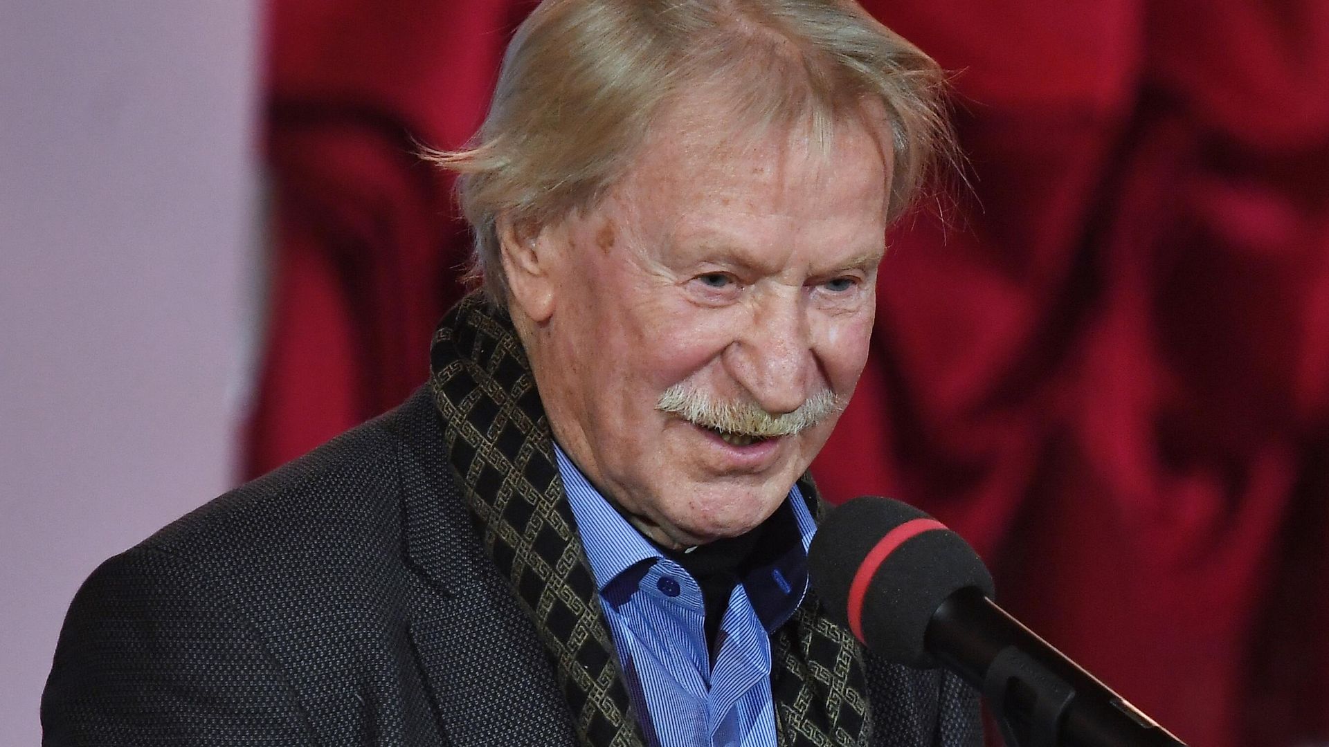 Актер Иван Краско на церемонии вручения премии Золотая Маска в Большом театре Актер Иван Краско на церемонии вручения премии Золотая Маска в Большом театре - РИА Новости, 1920, 08.09.2021