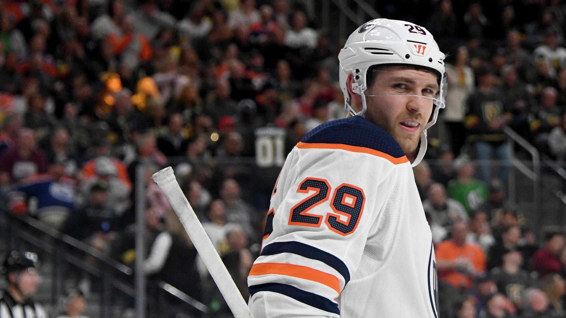 LAS VEGAS, NEVADA - FEBRUARY 26: Leon Draisaitl #29 of the Edmonton Oilers takes a break during a stop in play in the second period of a game against the Vegas Golden Knights at T-Mobile Arena on February 26, 2020 in Las Vegas, Nevada. The Golden Knights defeated the Oilers 3-0. Ethan Miller/Getty Images/AFP LAS VEGAS, NEVADA - FEBRUARY 26: Leon Draisaitl #29 of the Edmonton Oilers takes a break during a stop in play in the second period of a game against the Vegas Golden Knights at T-Mobile Arena on February 26, 2020 in Las Vegas, Nevada. The Golden Knights defeated the Oilers 3-0. Ethan Miller/Getty Images/AFP - РИА Новости, 1920, 22.09.2020