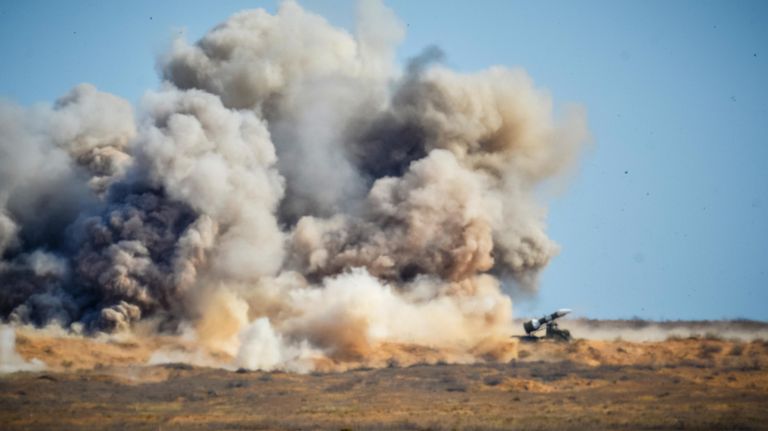 Командно-штабные учения Кавказ-2020 на полигоне Алушук в Астраханской области
