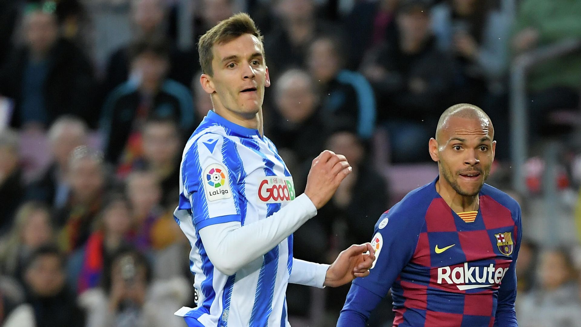 Real Sociedad's Spanish defender Diego Llorente (L) and Barcelonaґs Danish forward Martin Braithwaite eye the ball during the Spanish league football match between FC Barcelona and Real Sociedad at the Camp Nou stadium in Barcelona on March 7, 2020. (Photo by LLUIS GENE / AFP) Real Sociedad's Spanish defender Diego Llorente (L) and Barcelonaґs Danish forward Martin Braithwaite eye the ball during the Spanish league football match between FC Barcelona and Real Sociedad at the Camp Nou stadium in Barcelona on March 7, 2020. (Photo by LLUIS GENE / AFP) - РИА Новости, 1920, 22.09.2020