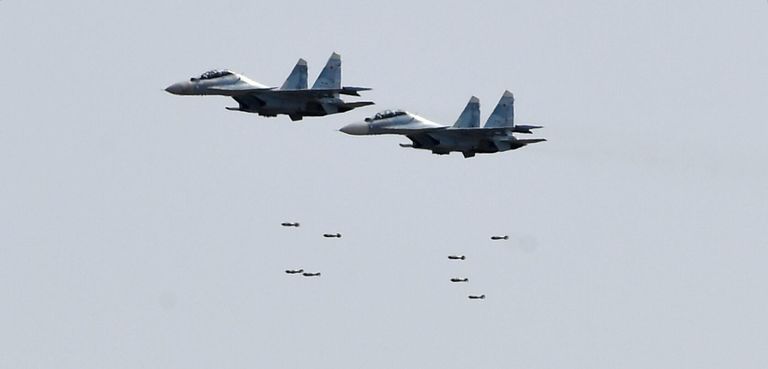 Истребители Су-30 во время командно-штабных учений Кавказ-2020 на полигоне Ашулук в Астраханской области Истребители Су-30 во время командно-штабных учений Кавказ-2020 на полигоне Ашулук в Астраханской области