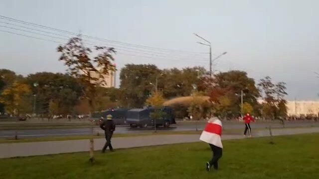 В Минске митингующих разгоняют водометами В Минске митингующих разгоняют водометами - РИА Новости, 1920, 23.09.2020
