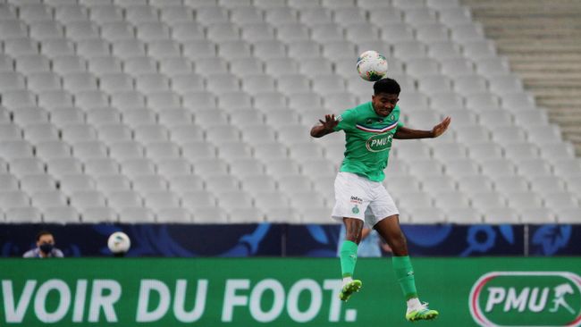 Saint-Etienne's French defender Wesley Fofana jumps for the ball during the French Cup final football match between Paris Saint-Germain (PSG) and Saint-Etienne (ASSE) on July 24, 2020, at the Stade de France in Saint-Denis, outside Paris. (Photo by GEOFFROY VAN DER HASSELT / AFP) Saint-Etienne's French defender Wesley Fofana jumps for the ball during the French Cup final football match between Paris Saint-Germain (PSG) and Saint-Etienne (ASSE) on July 24, 2020, at the Stade de France in Saint-Denis, outside Paris. (Photo by GEOFFROY VAN DER HASSELT / AFP)