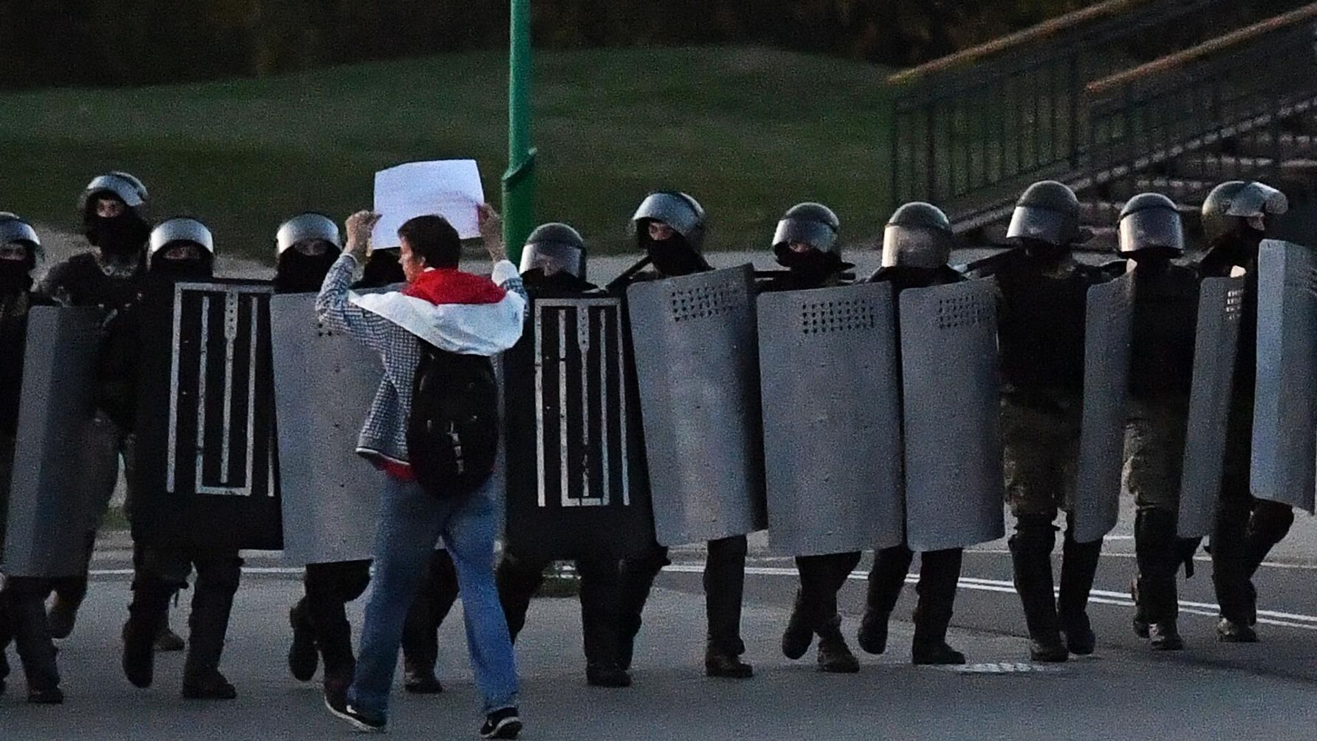 Сотрудники ОМОНа во время несанкционированной акции протеста оппозиции в Минске Сотрудники ОМОНа во время несанкционированной акции протеста оппозиции в Минске - РИА Новости, 1920, 27.09.2020