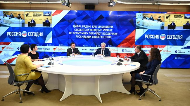 Круглый стол в формате видеомоста Москва – Ереван – Нур-Султан на тему: Цифра рядом: как школьники, студенты и молодые ученые по всему миру получают поддержку российских университетов