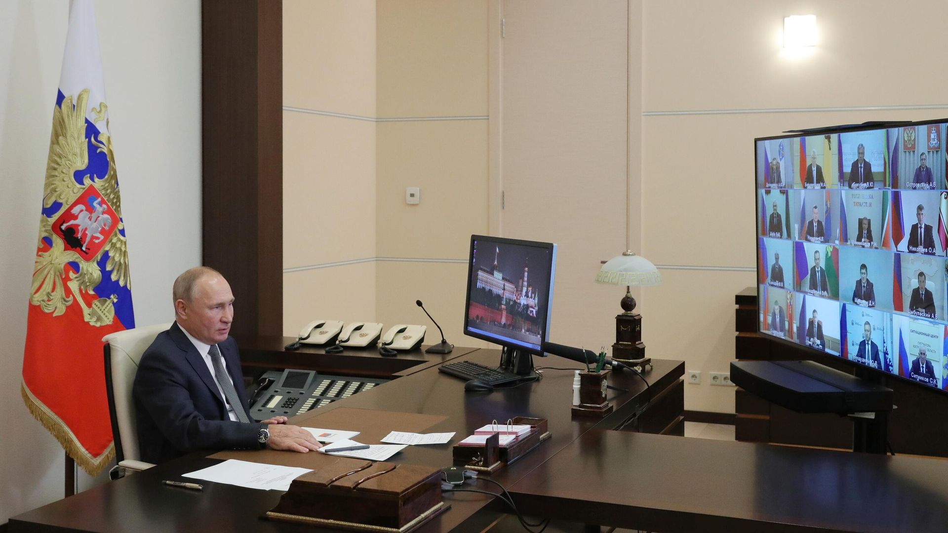 Президент РФ Владимир Путин в режиме видеоконференции проводит встречу с главами регионов РФ, избранными в ходе региональных выборов в единый день голосования Президент РФ Владимир Путин в режиме видеоконференции проводит встречу с главами регионов РФ, избранными в ходе региональных выборов в единый день голосования - РИА Новости, 1920, 24.09.2020