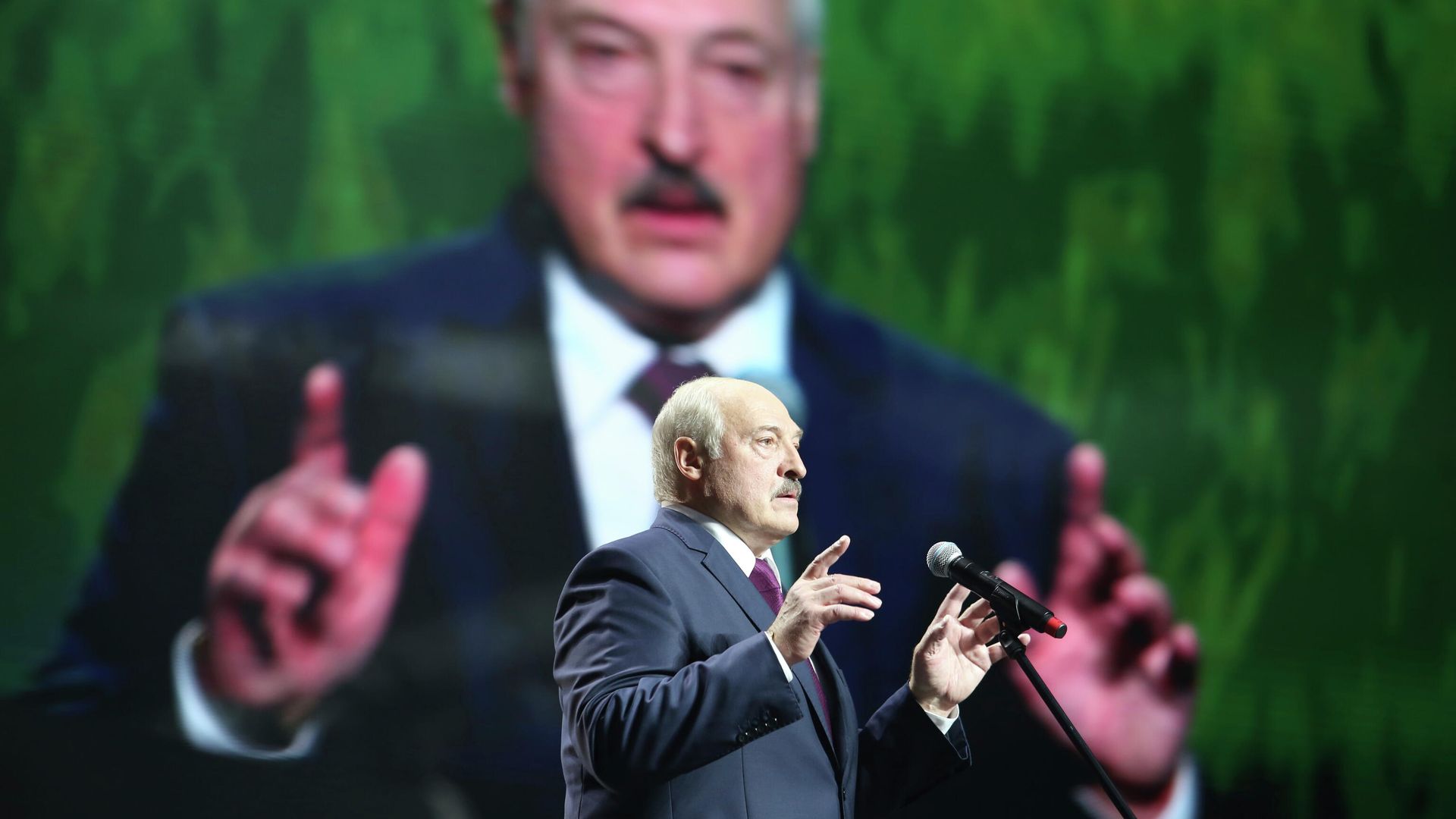 Президент Белоруссии Александр Лукашенко выступает на женском форуме в Минске. 17 сентября 2020 Президент Белоруссии Александр Лукашенко выступает на женском форуме в Минске. 17 сентября 2020 - РИА Новости, 1920, 02.10.2020