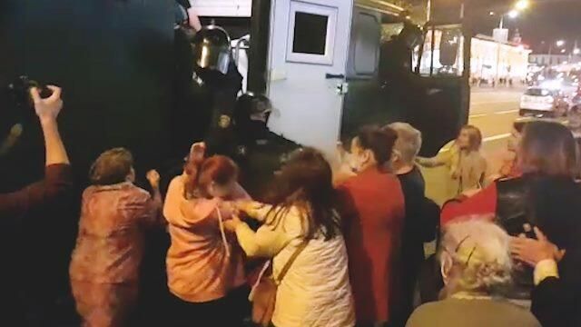 Дубинки и водометы: протесты в Белоруссии вспыхнули с новой силой Дубинки и водометы: протесты в Белоруссии вспыхнули с новой силой - РИА Новости, 1920, 24.09.2020
