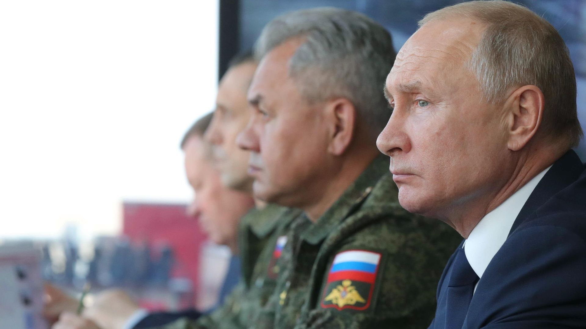 Президент РФ Владимир Путин наблюдает за ходом командно-штабных учений Кавказ-2020 на полигоне Капустин Яр - РИА Новости, 1920, 10.10.2020